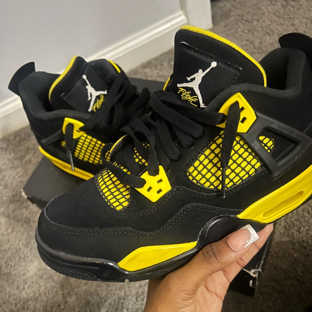 Jordan 4 Thunders